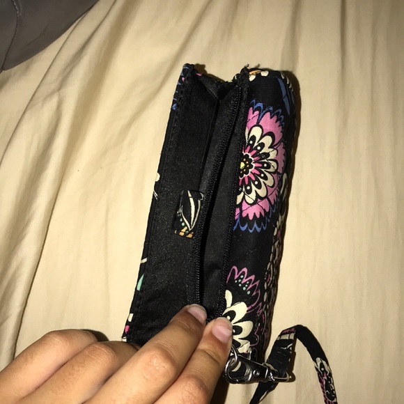 Vera Bradley wallet!! Looks new - Picture 2 of 5
